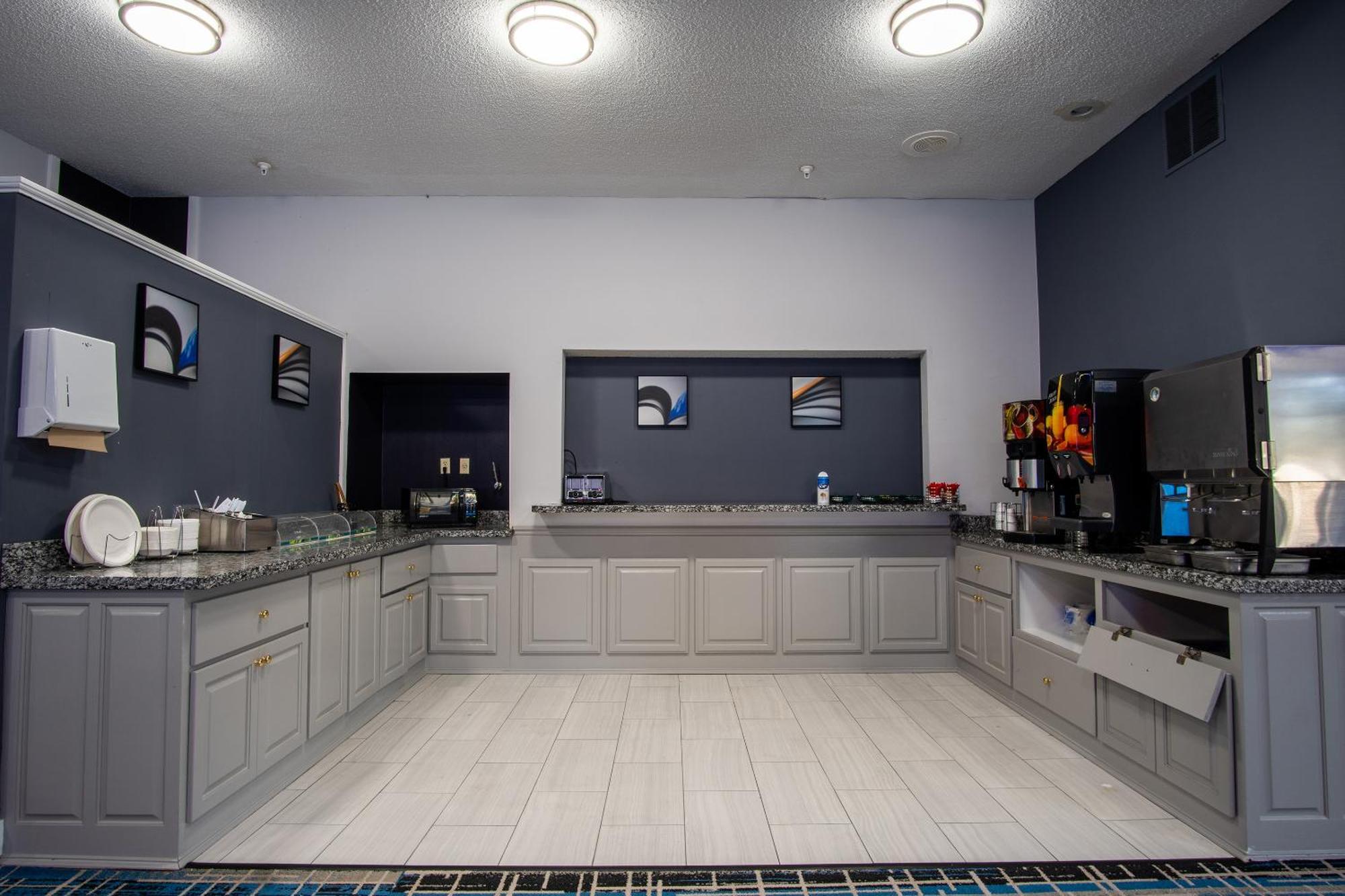 Coratel Inn And Suites By Jasper Eagan St Paul Airport & Mall Of America Buitenkant foto